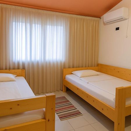 Cozy Big Apartment With Balcony ティラナ エクステリア 写真