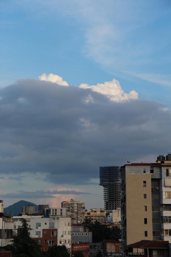 Cozy Big Apartment With Balcony ティラナ エクステリア 写真