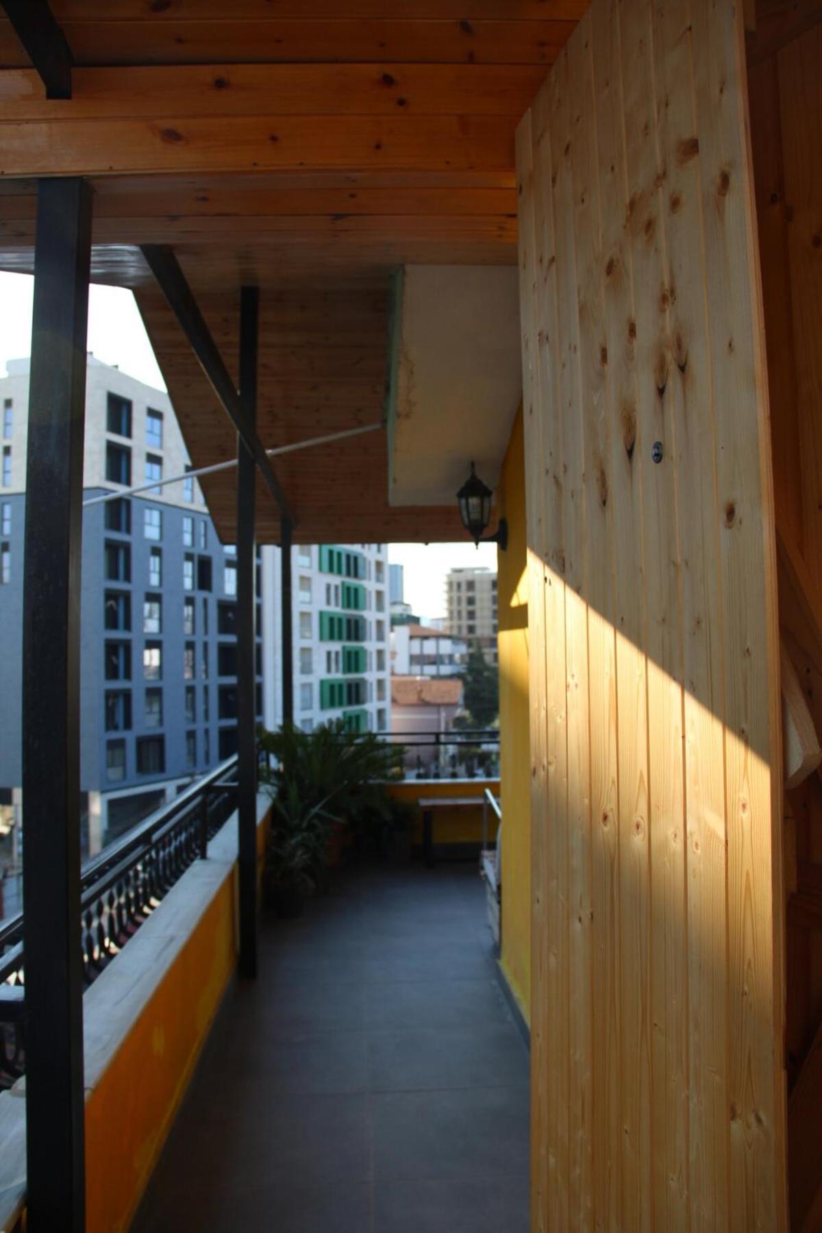 Cozy Big Apartment With Balcony ティラナ エクステリア 写真