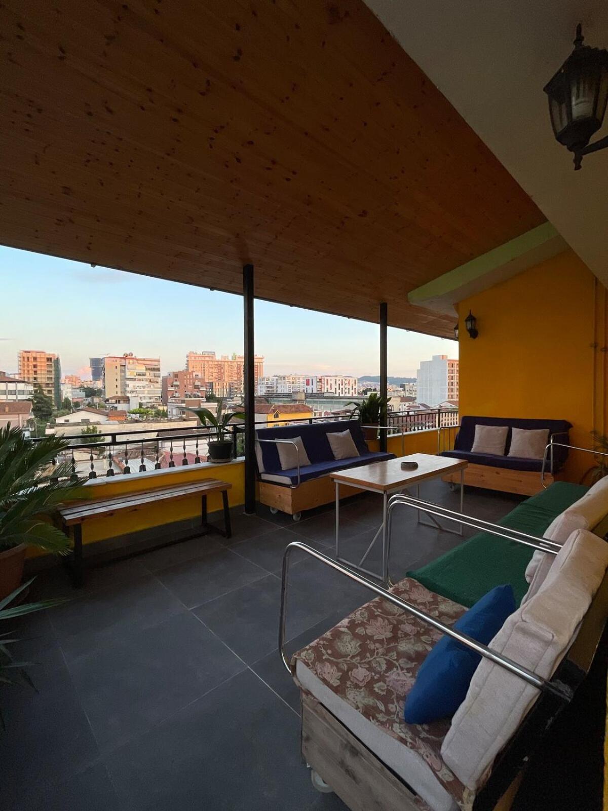 Cozy Big Apartment With Balcony ティラナ エクステリア 写真