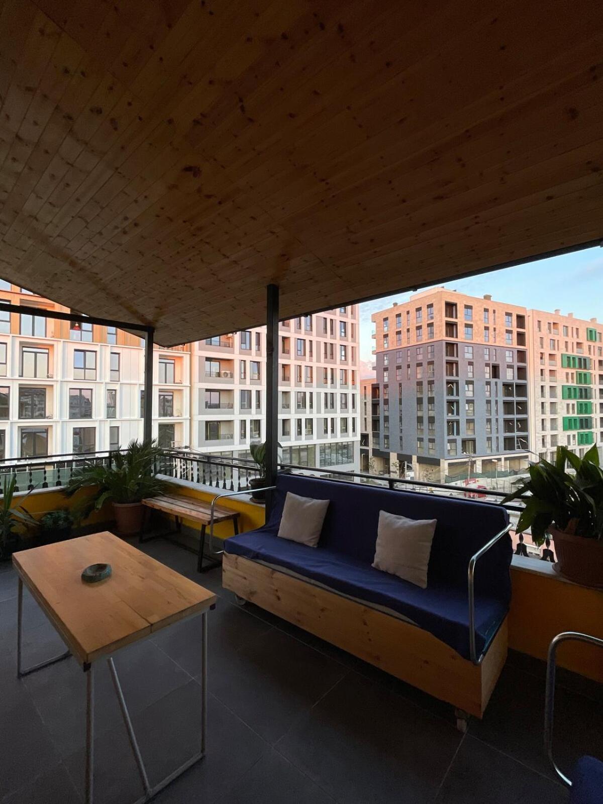 Cozy Big Apartment With Balcony ティラナ エクステリア 写真