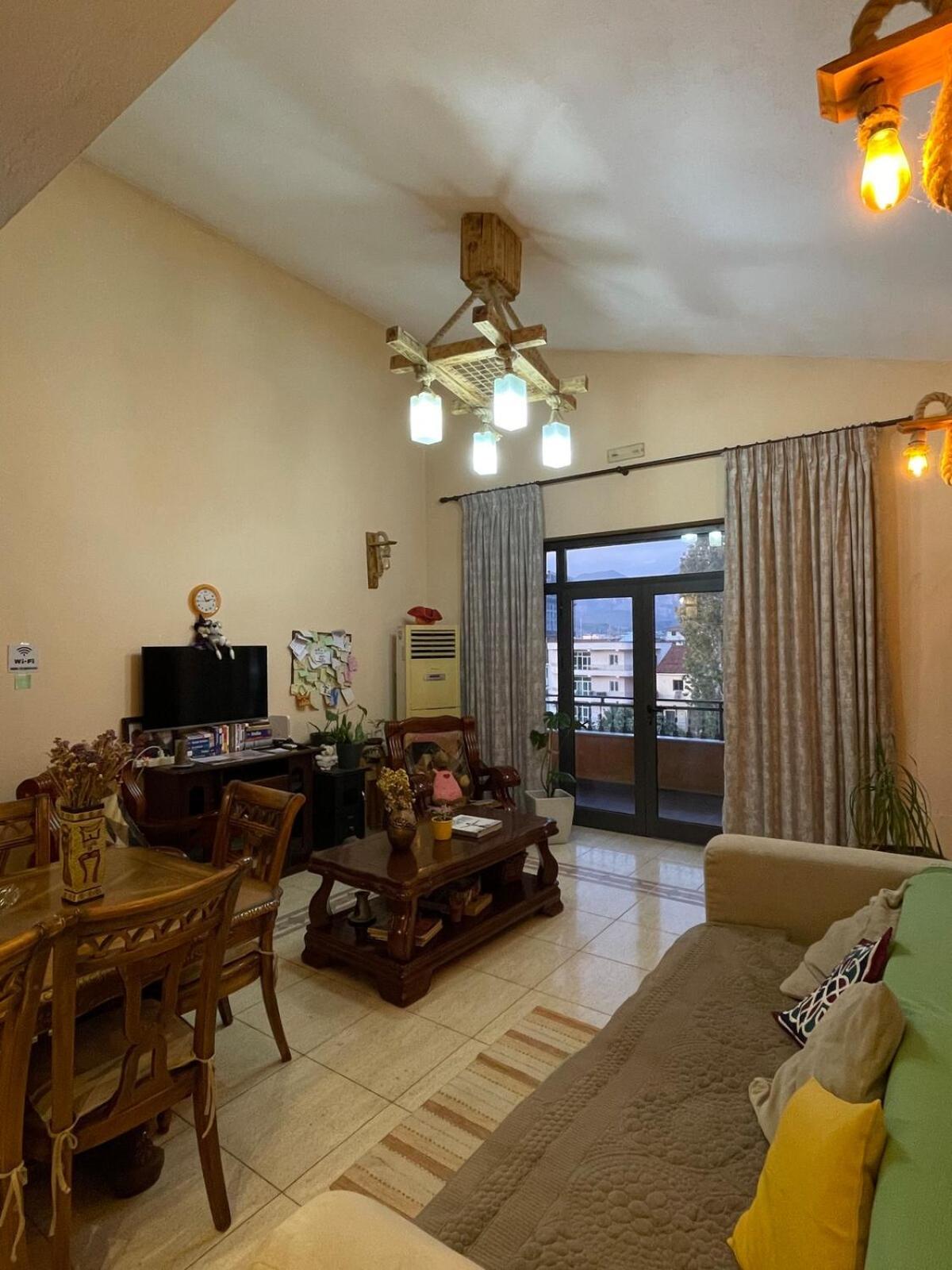 Cozy Big Apartment With Balcony ティラナ エクステリア 写真